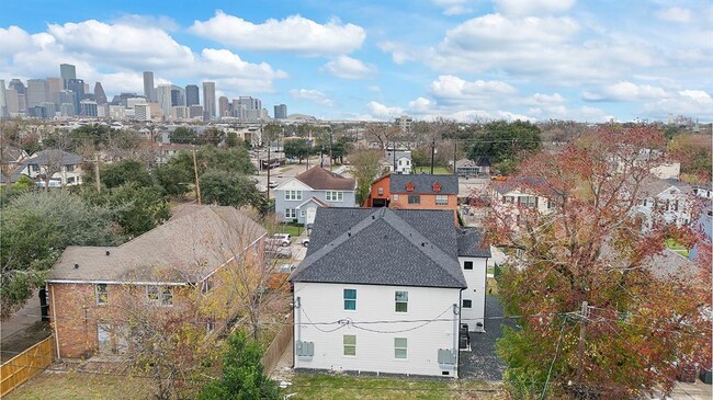 Building Photo - 2406 Truxillo St