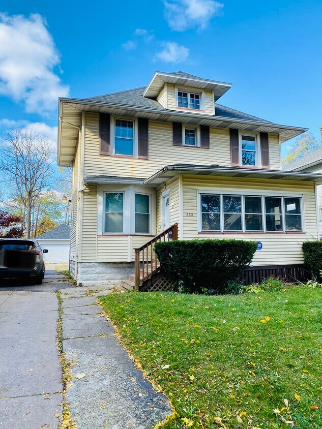 Primary Photo - 233 Curlew St