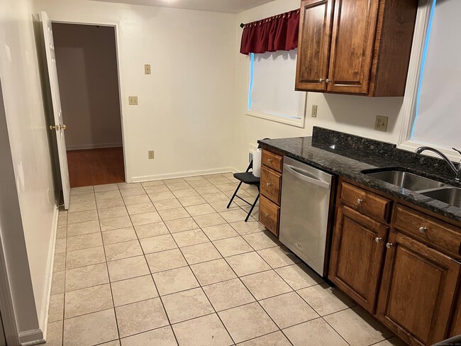 Building Photo - 28 Charles St