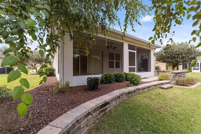 Foto del edificio - 9844 SW 63rd Loop
