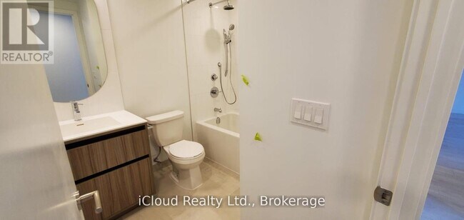 Photo du bâtiment - 7950 Bathurst St