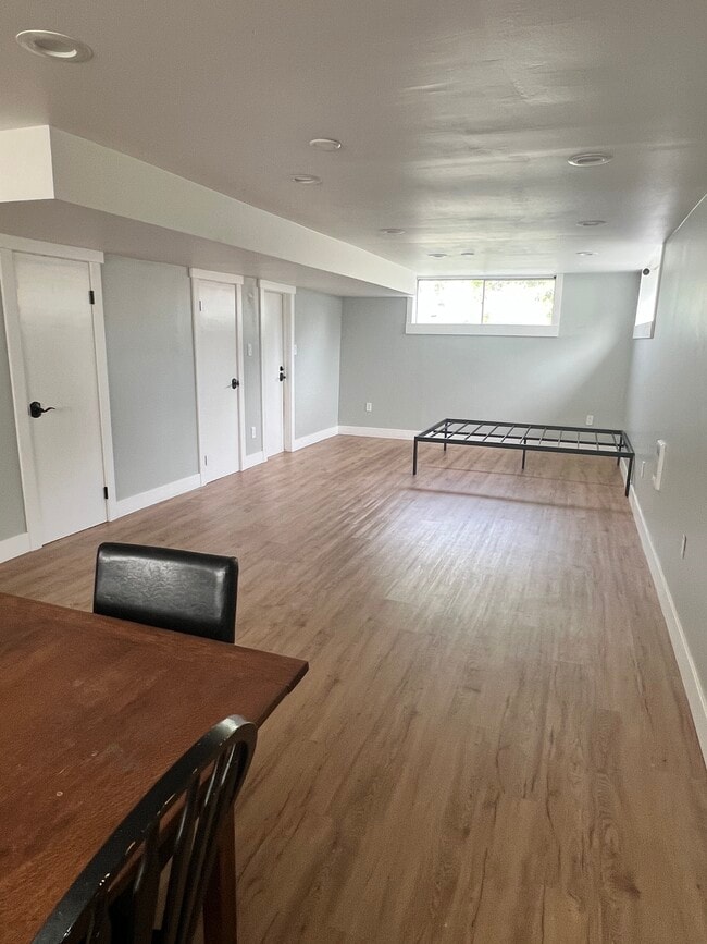 Building Photo - 67 E 400 N