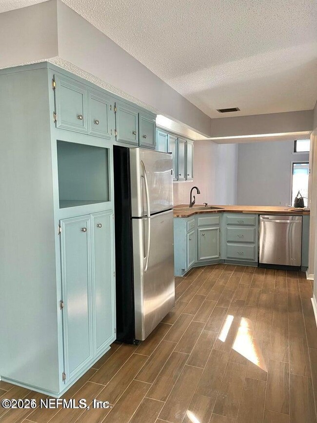 Foto del edificio - 1185 W Romaine Cir