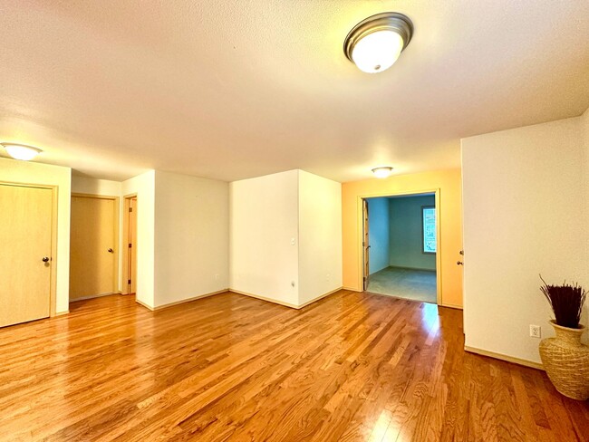 Foto del edificio - 4bd/2.75ba Renton Home