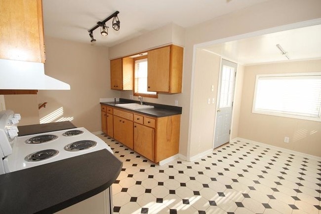 Building Photo - 1509 Bel Air Dr