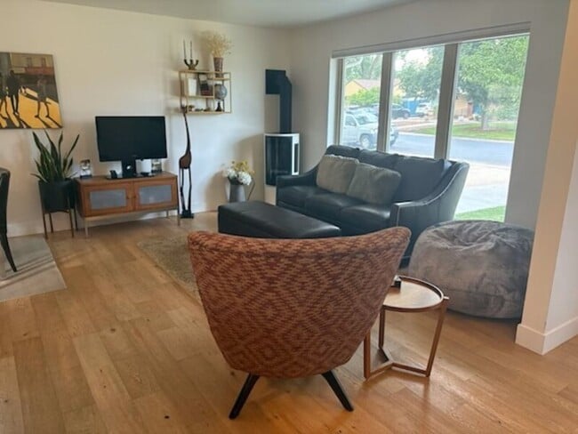 Building Photo - 550 Dudley St