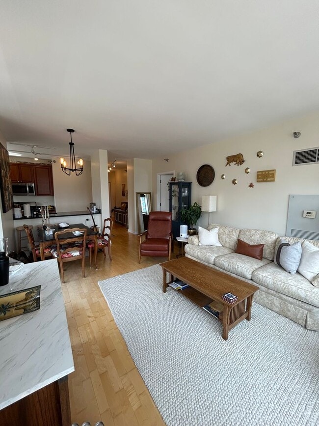 Photo - 330 W Grand Ave Apartment
