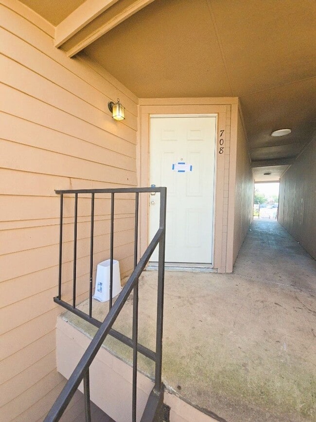 Building Photo - 10101 S Gessner Rd