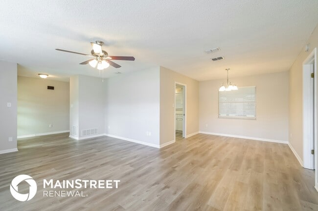 Foto del edificio - 8024 Nicklaus Dr