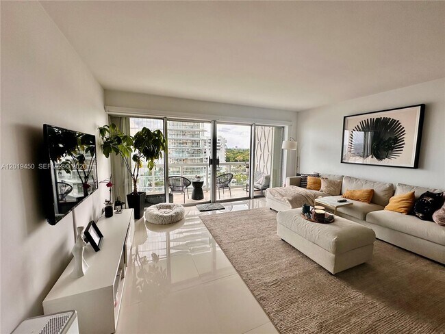 Foto del edificio - 2451 Brickell Ave