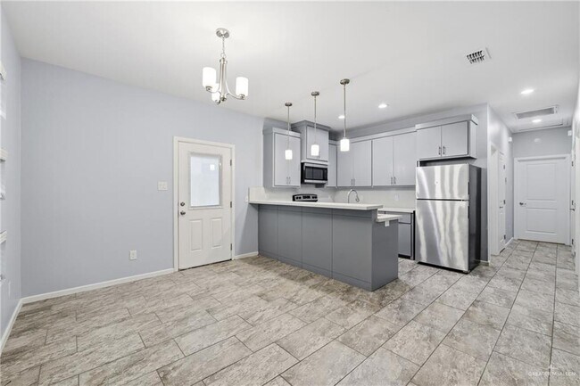 Building Photo - 17 S Colt Ln