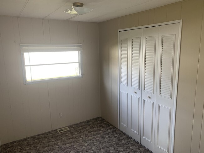 Building Photo - 410 Lake St