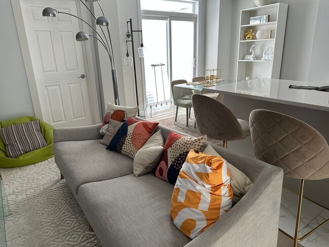 Building Photo - 25 Jargeau Rd