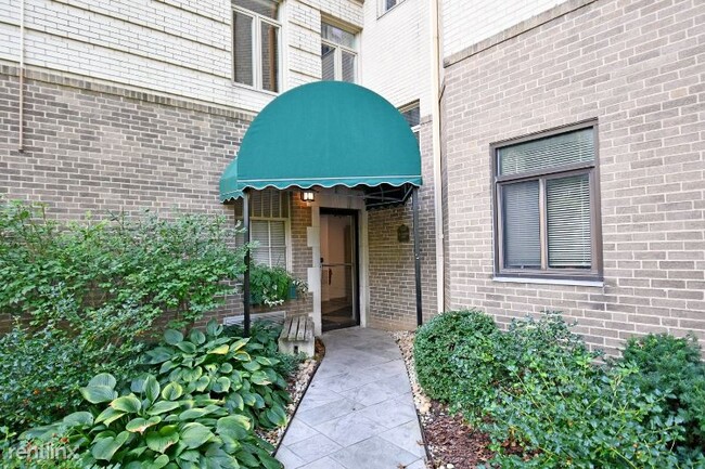 Building Photo - 1 br, 1 bath Condo - 2374 Madison Road