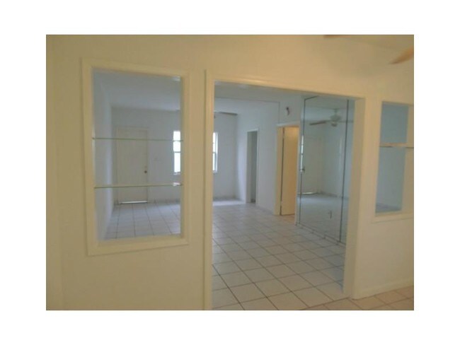 Vestíbulo - 2243 Calais Dr