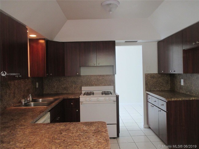 Building Photo - 5951 NW 18th Ct