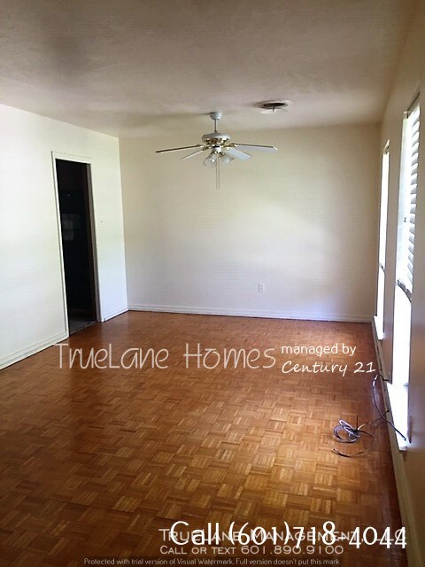 Building Photo - 1327 Wooddell Dr