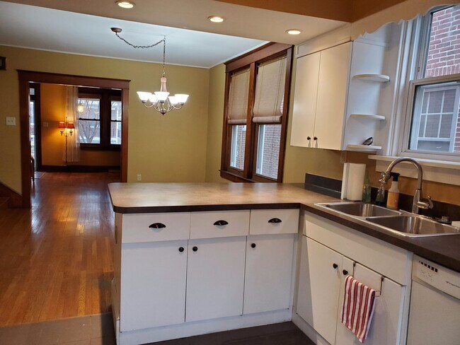 Building Photo - 3 Bedroom, 1 Bath Lancaster City Home