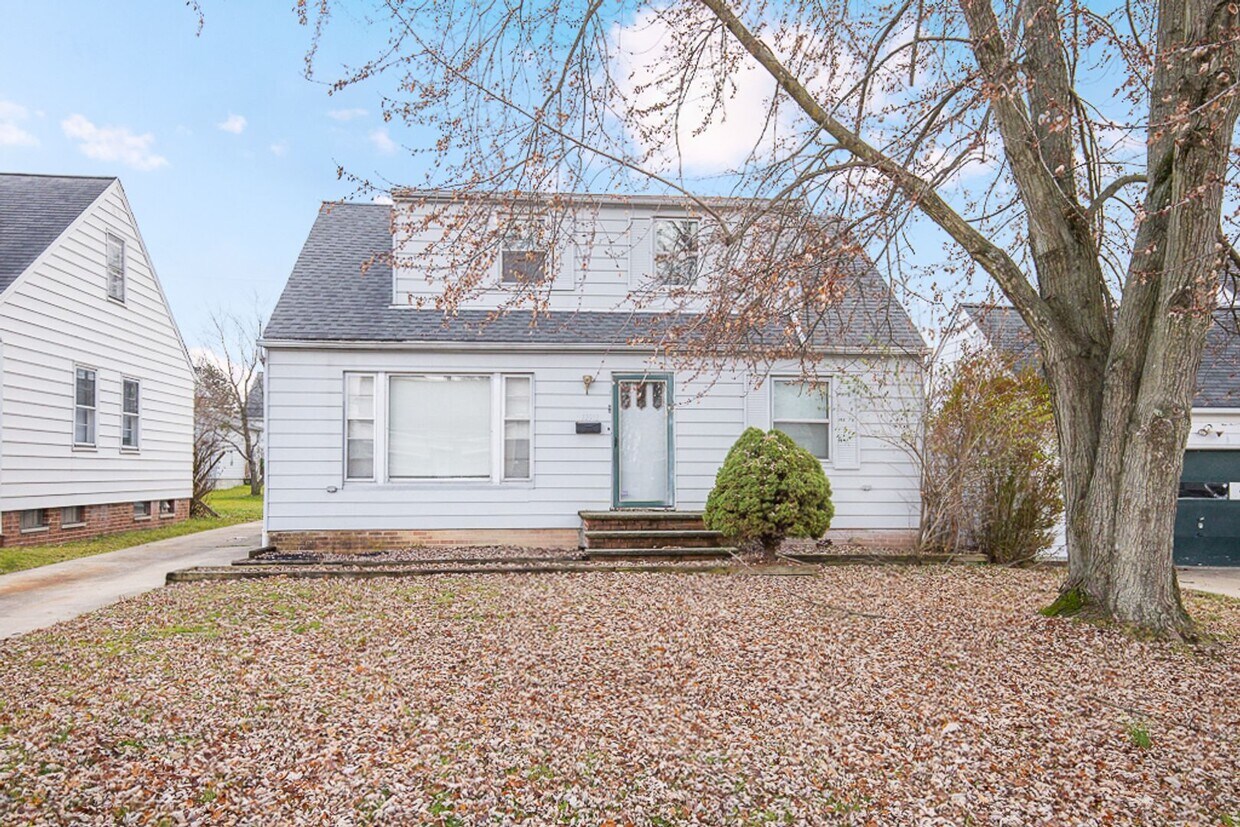Foto principal - 3 Bed/1 Bath Single Family Home!