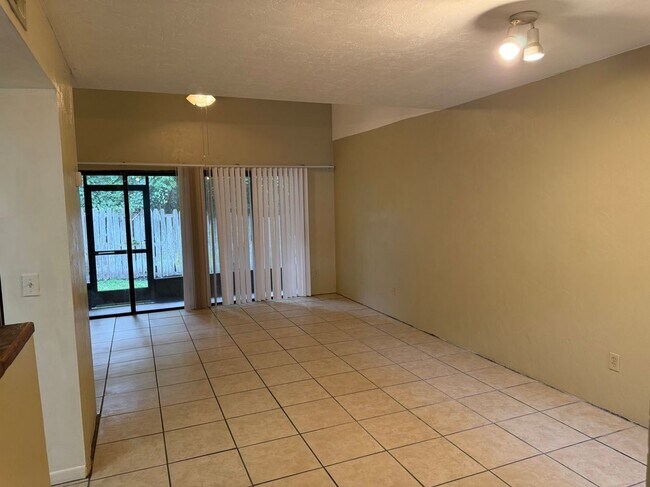 Foto del edificio - 4304 SW 70th Terrace