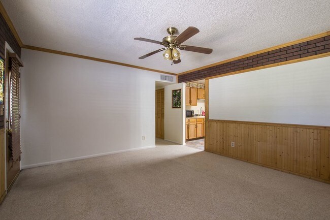 Building Photo - 5208 S 40th Pl
