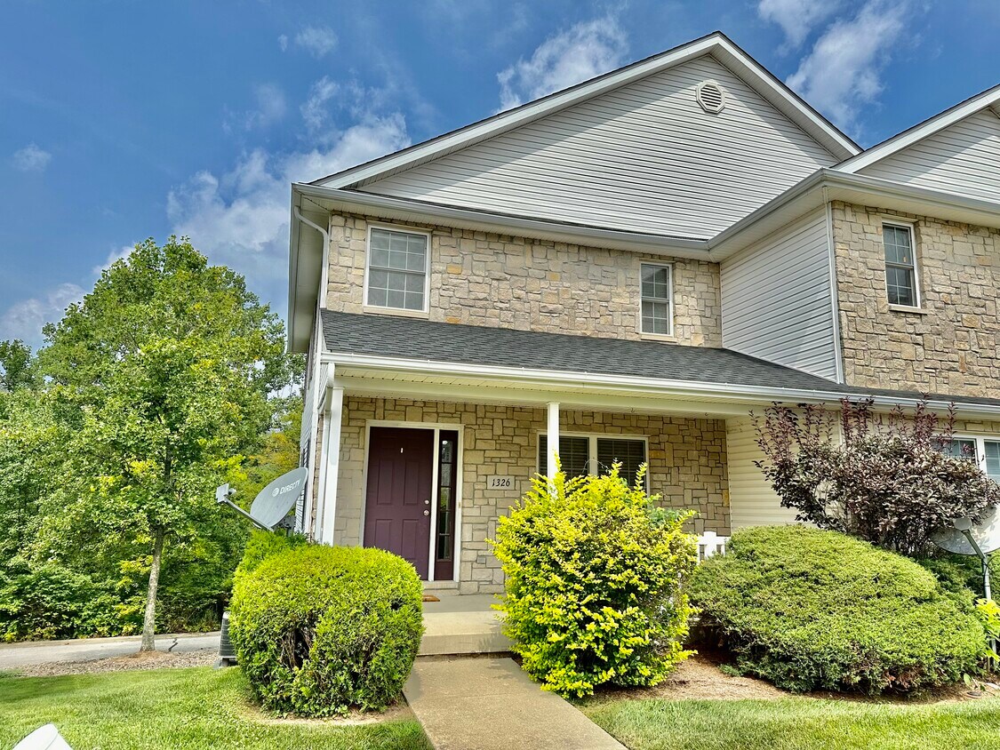 1326 Cobble Creek Cir, Bloomington, IN 47401 Townhome Rentals in