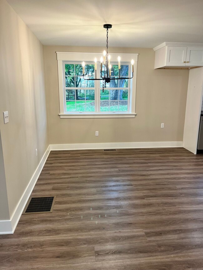 Building Photo - 454 River Corner Rd