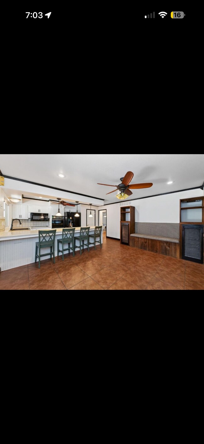 Building Photo - 1411 W Sample Ave