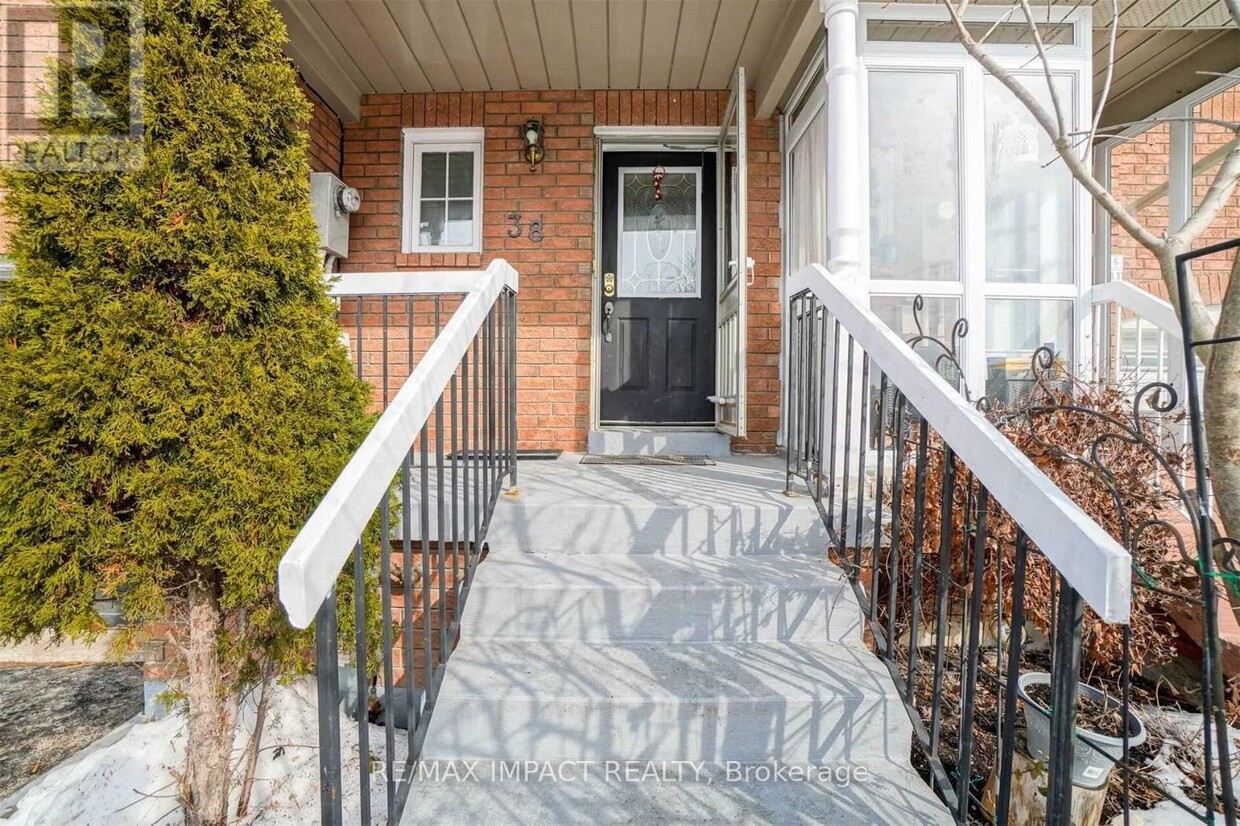 Primary Photo - 38 Lax Ave