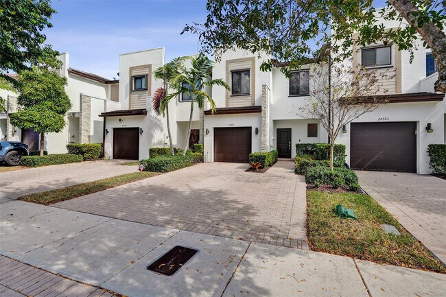 Foto del edificio - 20741 NE 5th Ct