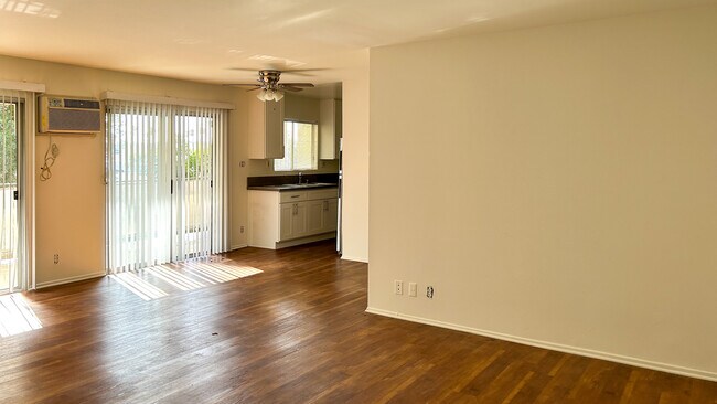 Foto del edificio - 11975 Laurelwood Dr