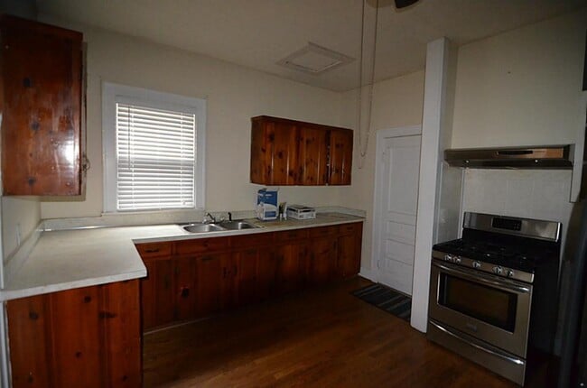 Building Photo - 321 Dorchester St