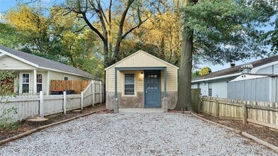Building Photo - 424 E Velma Ave