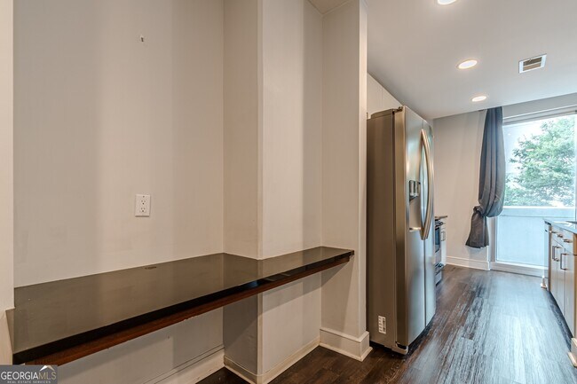 Building Photo - 44 Peachtree Pl NW