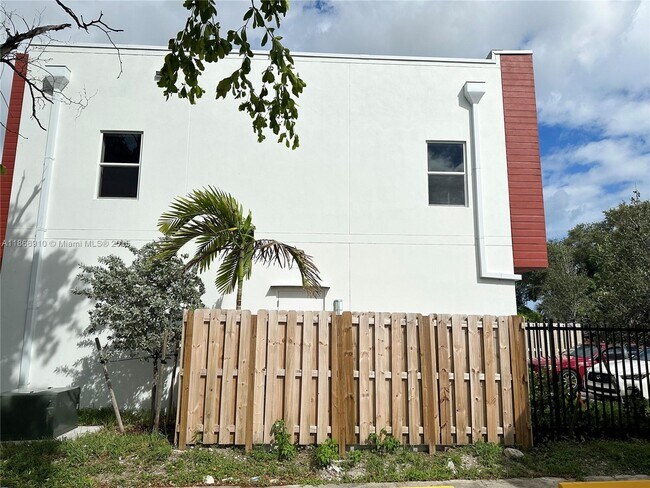 Building Photo - 323 Foster Rd