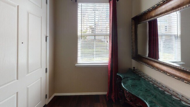 Foto del edificio - Desirable 3 Bedroom 3 Bathroom home in quiet neighborhood!