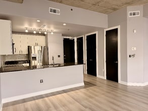 Building Photo - 711 Cosmopolitan Dr NE