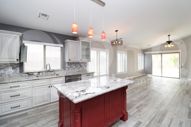 Foto del edificio - 1102 N Martingale Rd