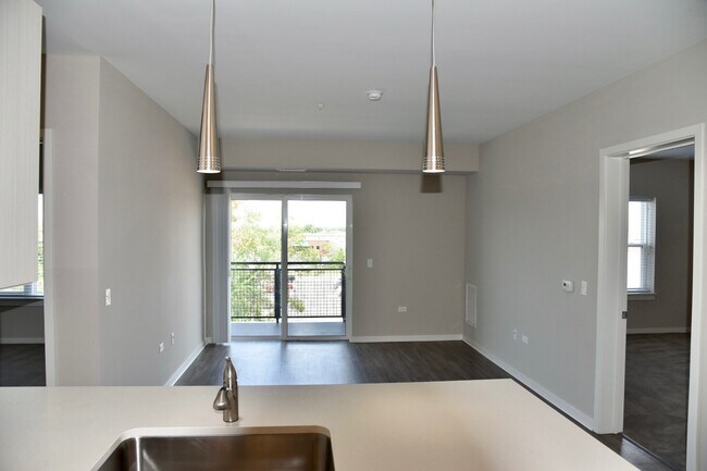 Building Photo - 2505 S Highland Ave