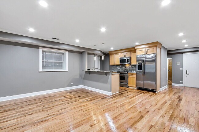 Building Photo - 4715 S Greenwood Ave