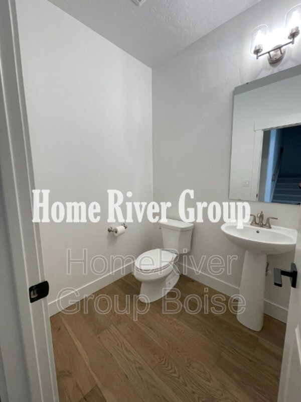 Foto del edificio - 490 Steephead Ln
