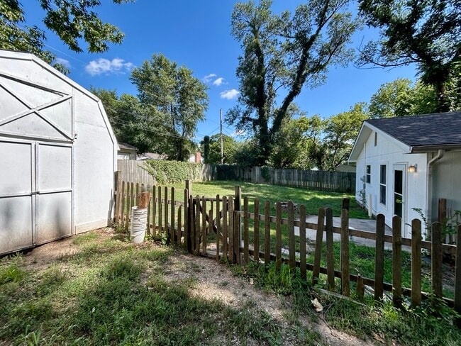 Building Photo - 1010 Maple St