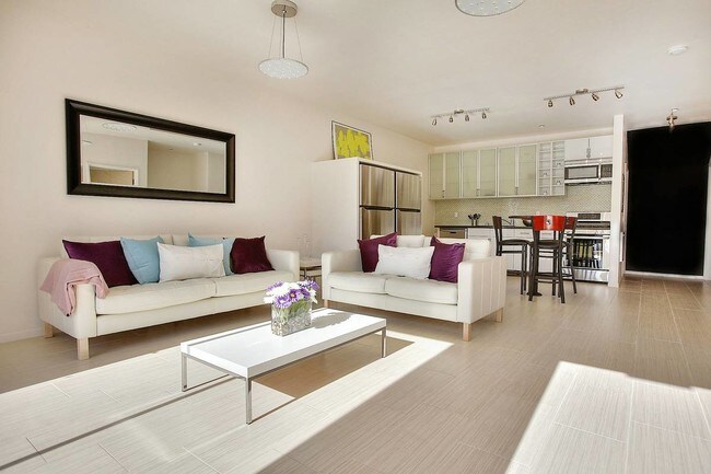 Building Photo - 860 Camino Del Sur