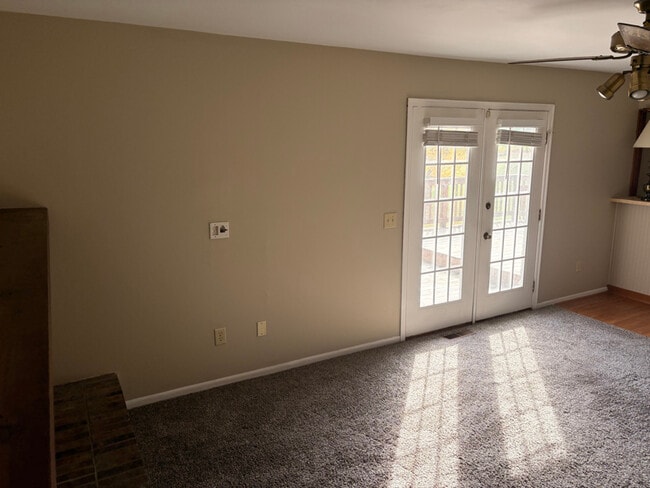 Building Photo - 3049 Magnolia Ct