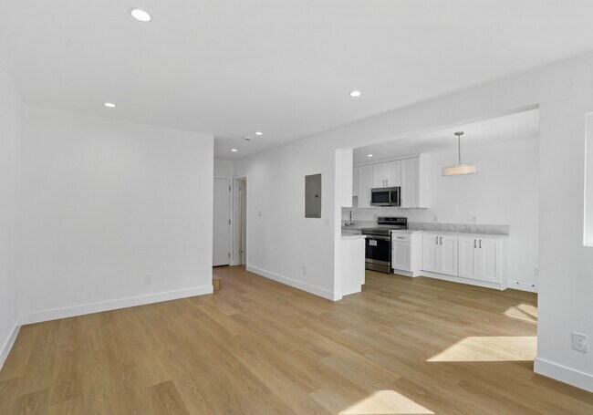 Building Photo - 2915 Hauser Blvd