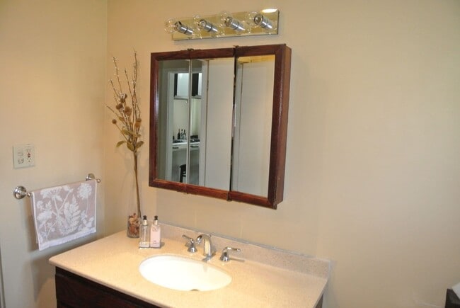 Building Photo - Wonderful Updated Home in Mt Washington