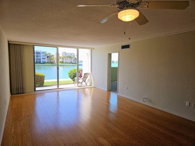 Building Photo - 7560 Bay Island Dr S
