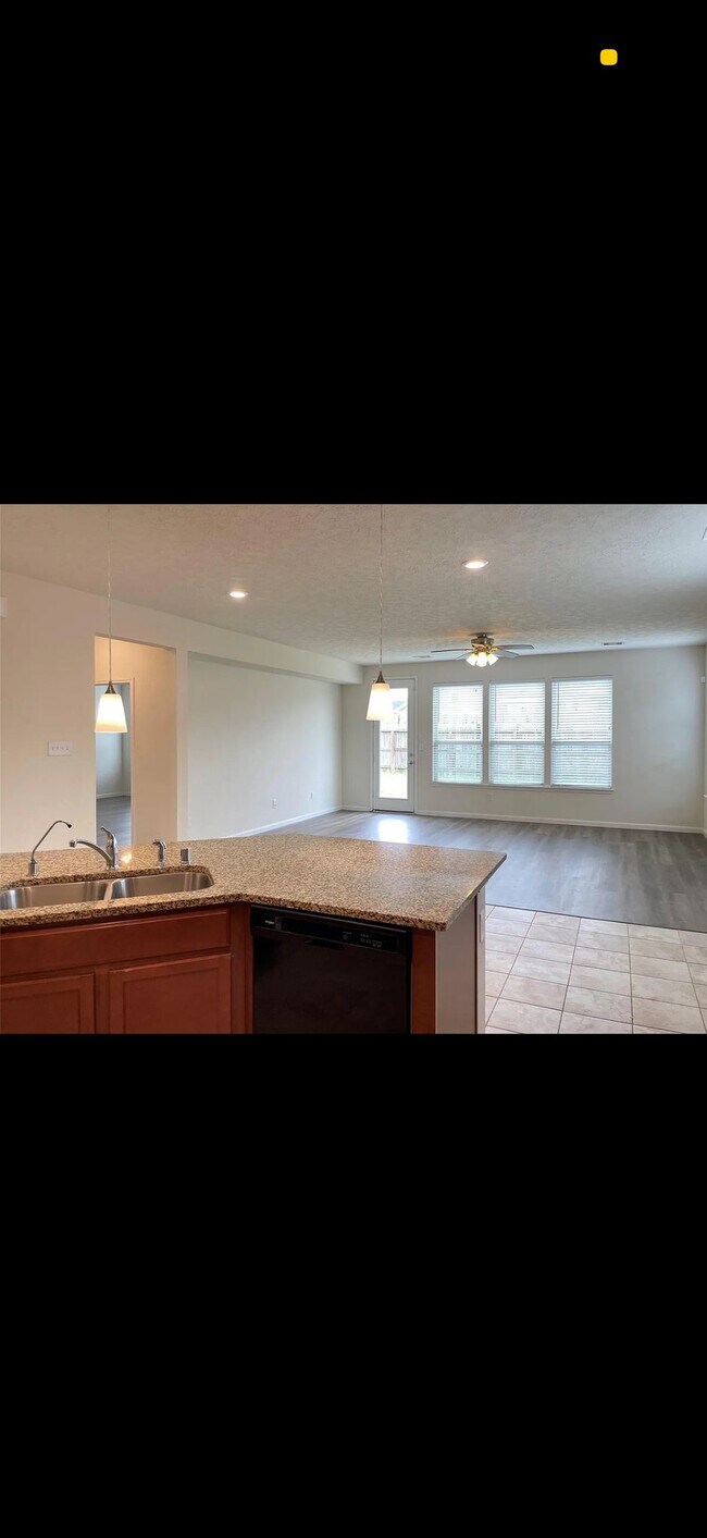 Building Photo - 28519 Willow Orchard Ln