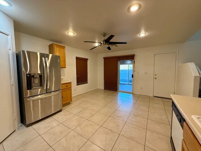 Foto del edificio - 3/BD 2.5/BA - Timeless Charm with Spacious...