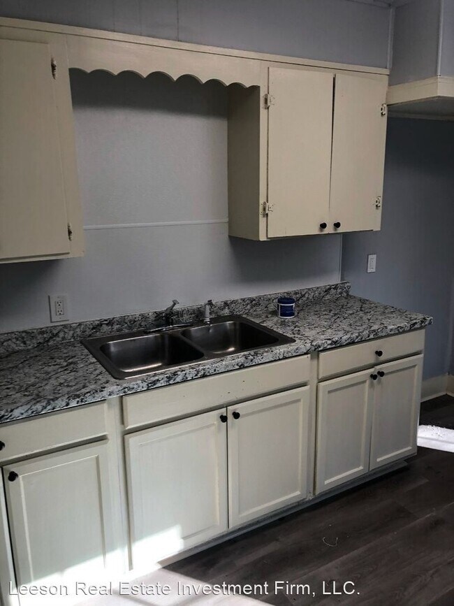 Foto del edificio - 2 br, 1 bath House - 446 w. 69th